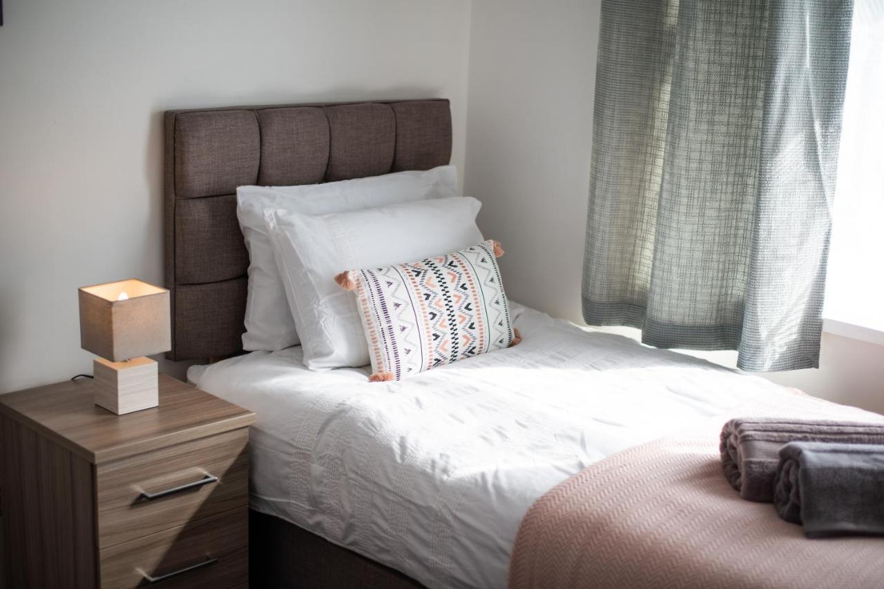 Free Parking, Spacious Rooms, Smart Tv'S All Rooms Swansea Exterior photo