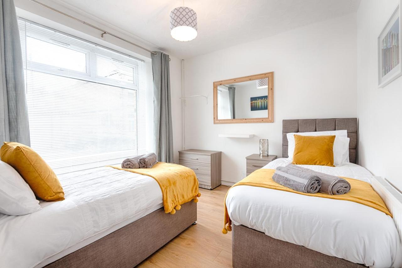 Free Parking, Spacious Rooms, Smart Tv'S All Rooms Swansea Exterior photo
